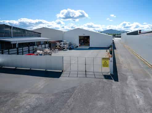 Exceptional Trade/Retail Opportunity