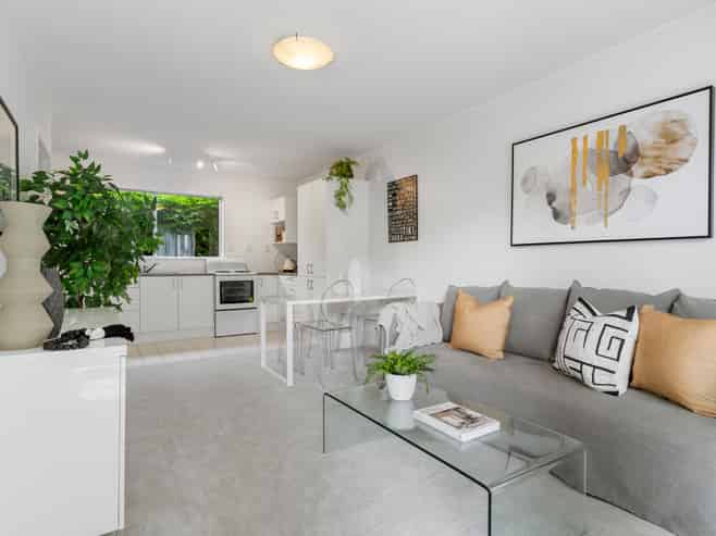 8/12 New Street, Saint Marys Bay