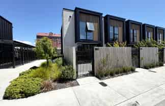 1/323 Lincoln Road, Addington