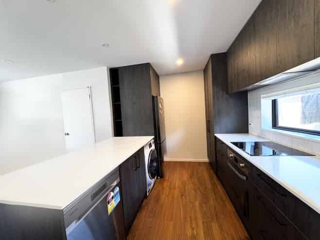 1/323 Lincoln Road, Addington