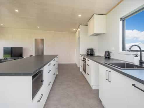 5 Riria Way, Matarangi