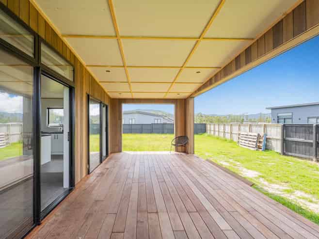 5 Riria Way, Matarangi