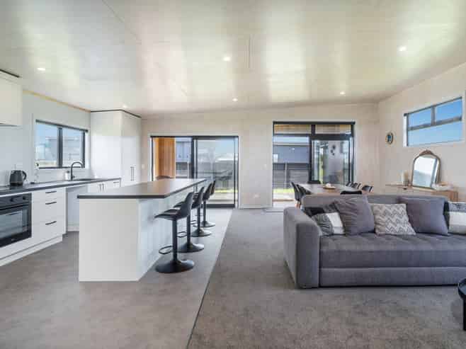 5 Riria Way, Matarangi