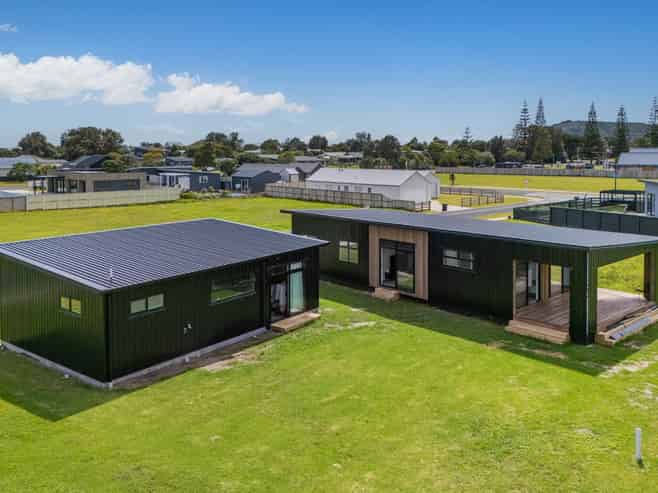 5 Riria Way, Matarangi