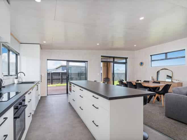 5 Riria Way, Matarangi