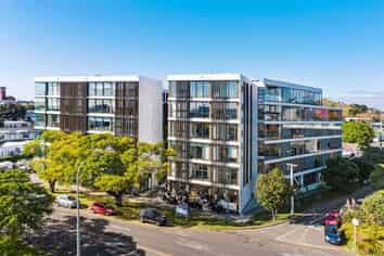 REMUERA GREEN STAR OFFICE WITH VIEWS
