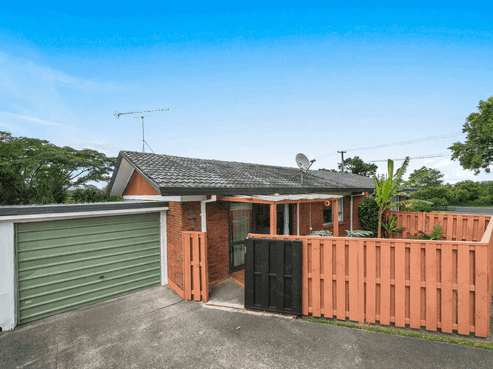 2/24 Robertson Road, Favona