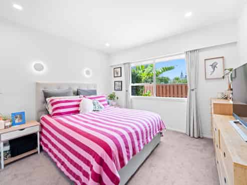 2/24 Robertson Road, Favona