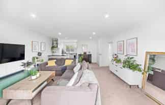 2/24 Robertson Road, Favona