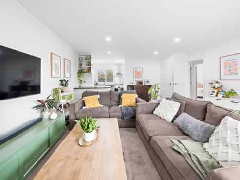 2/24 Robertson Road, Favona