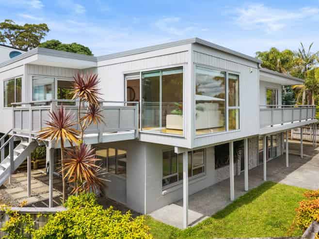 2/598 Beach Road, Rothesay Bay