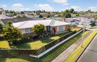 17 McLeod Road, Weymouth