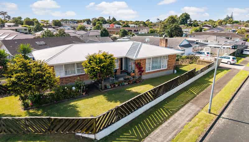 17 McLeod Road, Weymouth