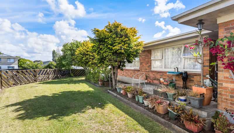 17 McLeod Road, Weymouth
