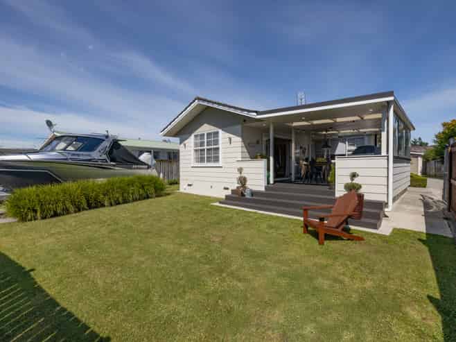 4 Fiona Place, Dinsdale