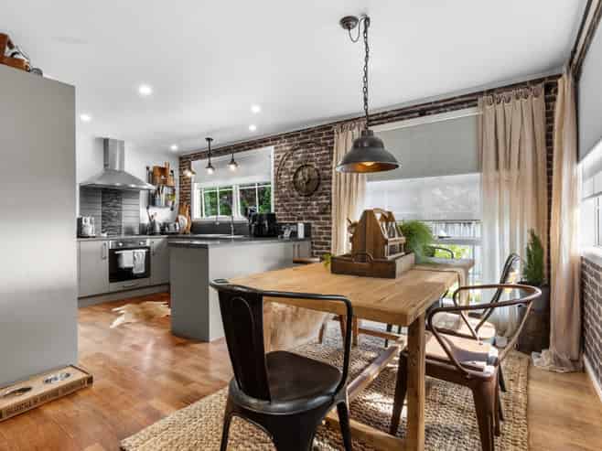 4 Fiona Place, Dinsdale