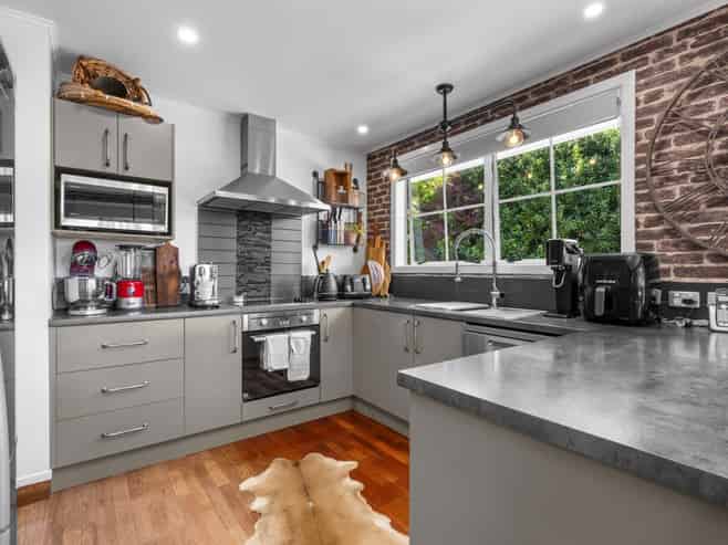 4 Fiona Place, Dinsdale