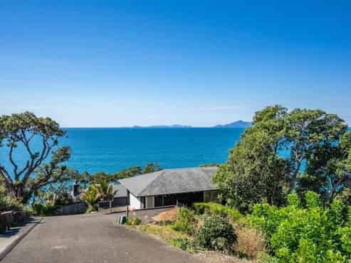 1111D  Cove Road, Langs Beach