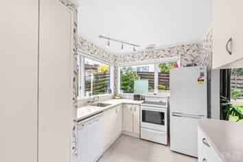 66b Major Dr, Kelson