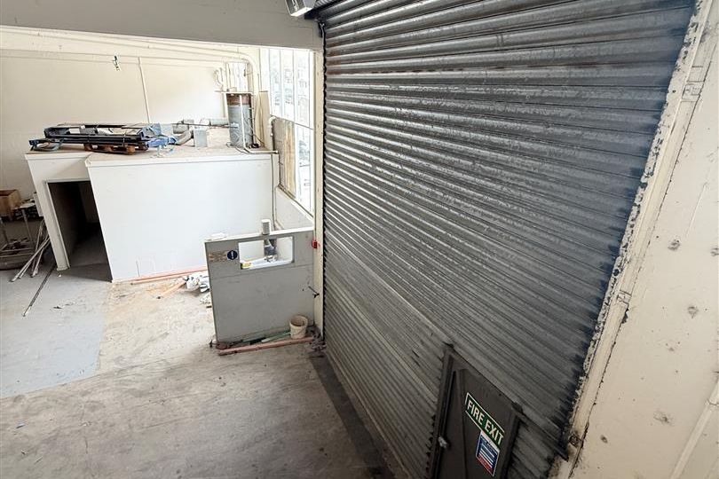The Perfect Ngauranga Warehouse - Vista 4