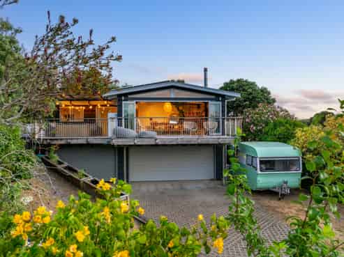 6 Pioneer Crescent, Omaha