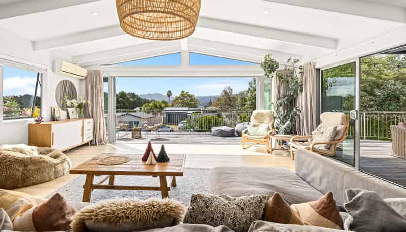 6 Pioneer Crescent, Omaha