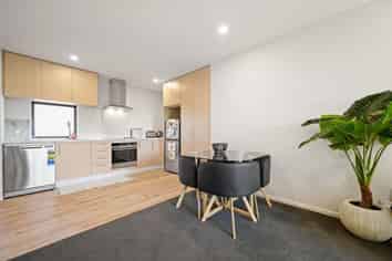 2/66 Innes Road, Merivale