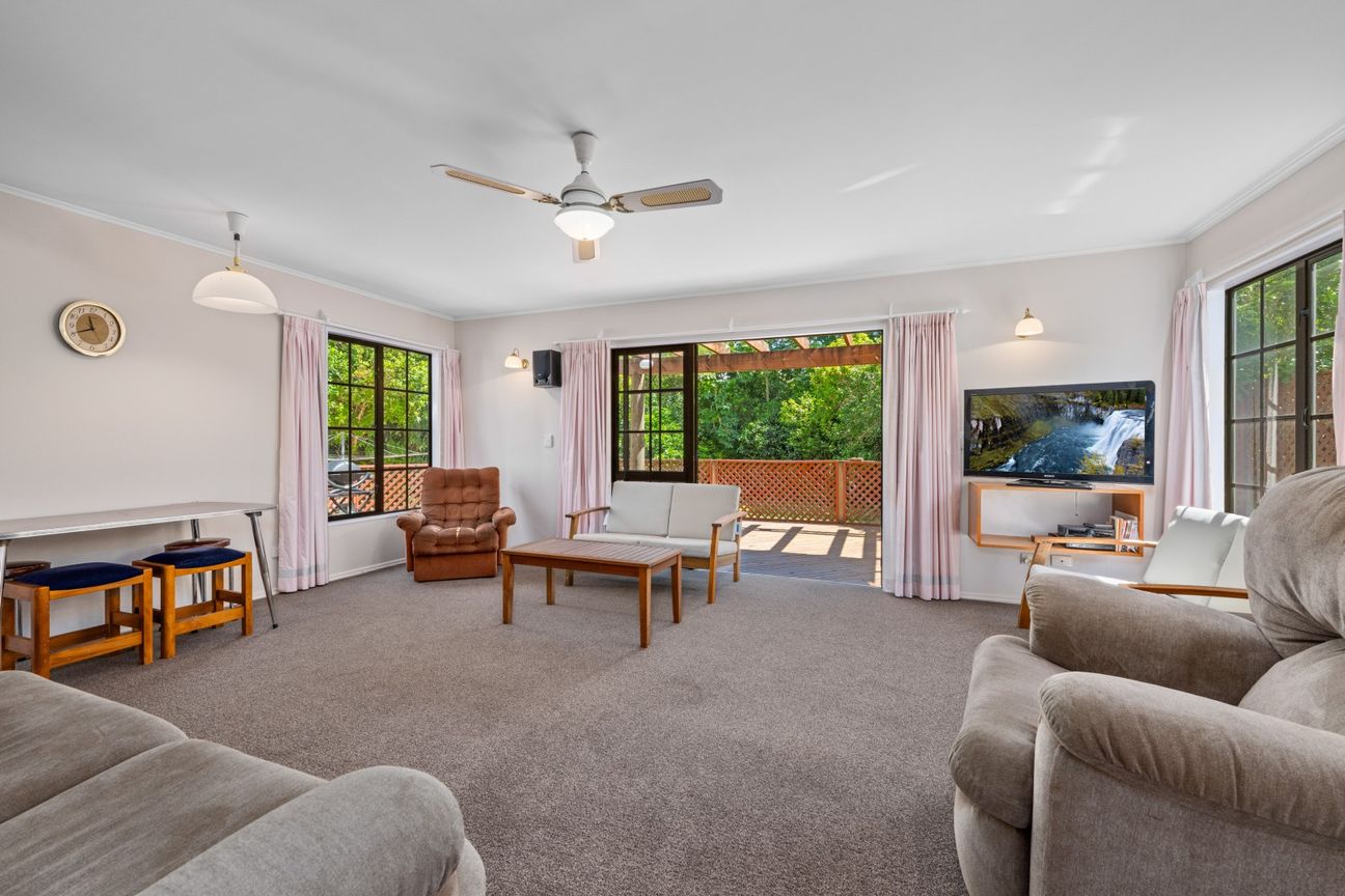 THE DOLL’S HOUSE – A CLASSIC NGAKUTA Bay BACH - Mai multe