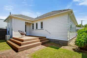 10A Marina Grove, Hutt Central