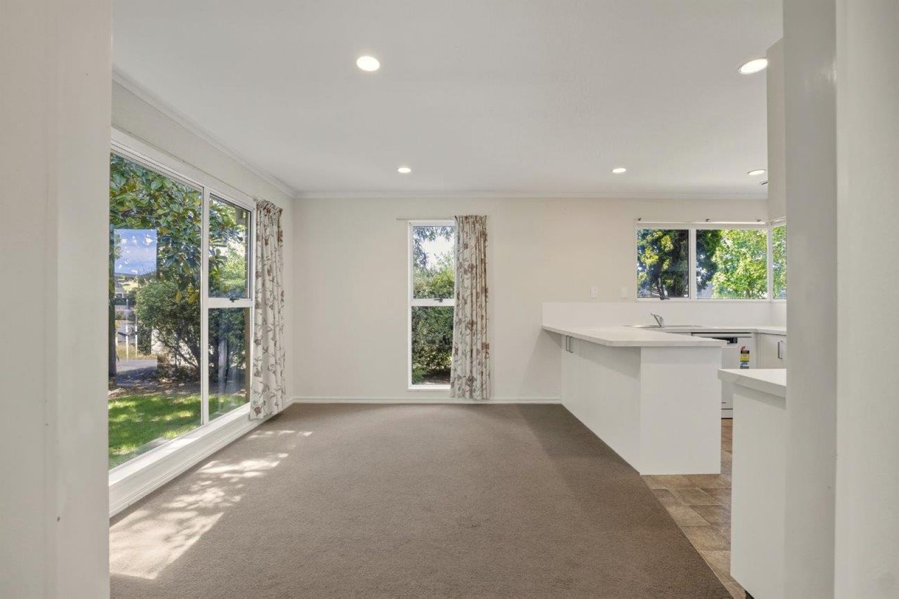 Smart, Sunny and Move in Ready! - Mehr
