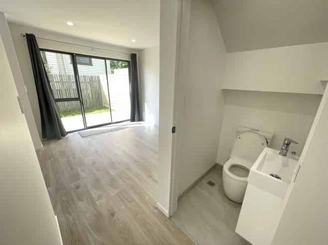 2/61 East Street, Papakura