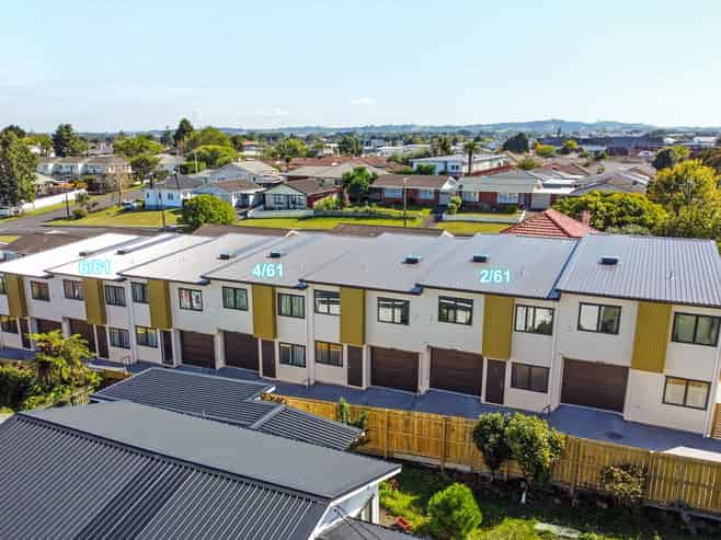 2/61 East Street, Papakura
