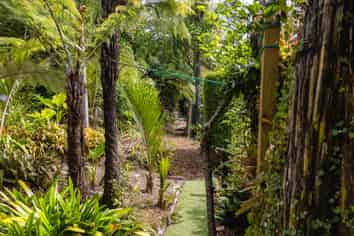 27 Cory Road, Palm Beach