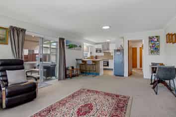 8B Alexander Place, OTAKI