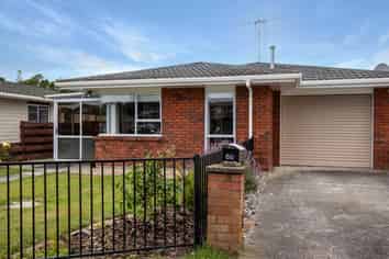 8 B Alexander Place, Otaki