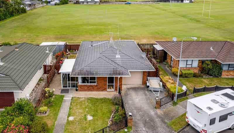 8 B Alexander Place, Otaki