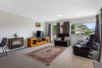 8 B Alexander Place, Otaki