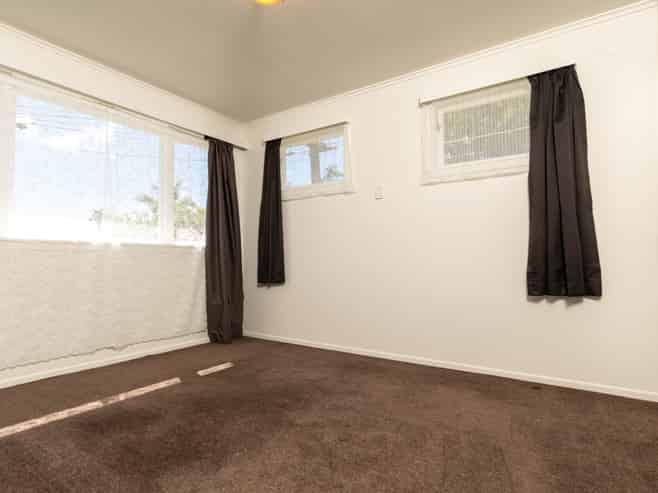 40 Roseberry Avenue, Birkenhead