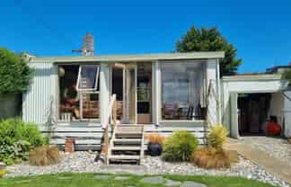 3 Bay Road, Riverton