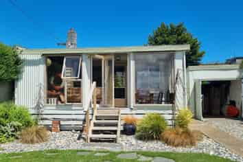 3 Bay Road, Riverton