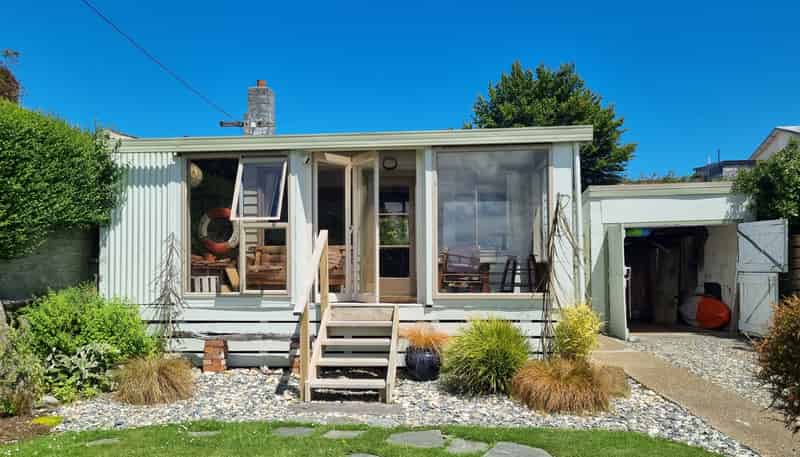 3 Bay Road, Riverton