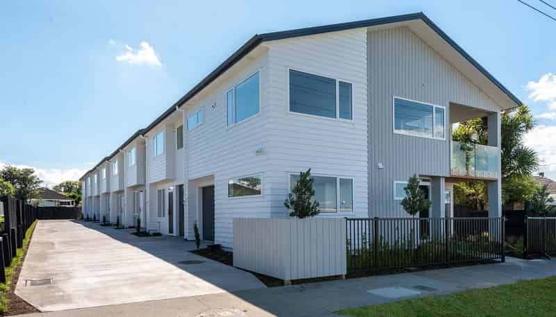 2/27 Dunkirk Road, Panmure