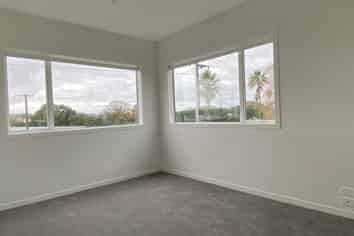 2/27 Dunkirk Road, Panmure