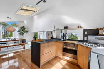 1000 East Coast Road, Northcross