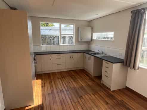 103 Oxford Road, Okato