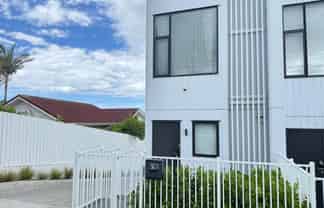 6/735 East Coast Road, Browns Bay