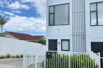 6/735 East Coast Road, Browns Bay