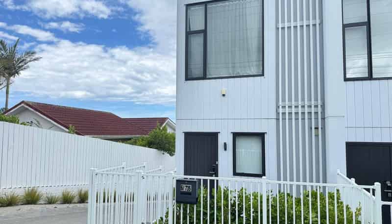 6/735 East Coast Road, Browns Bay