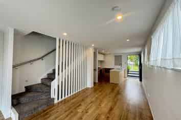 6/735 East Coast Road, Browns Bay