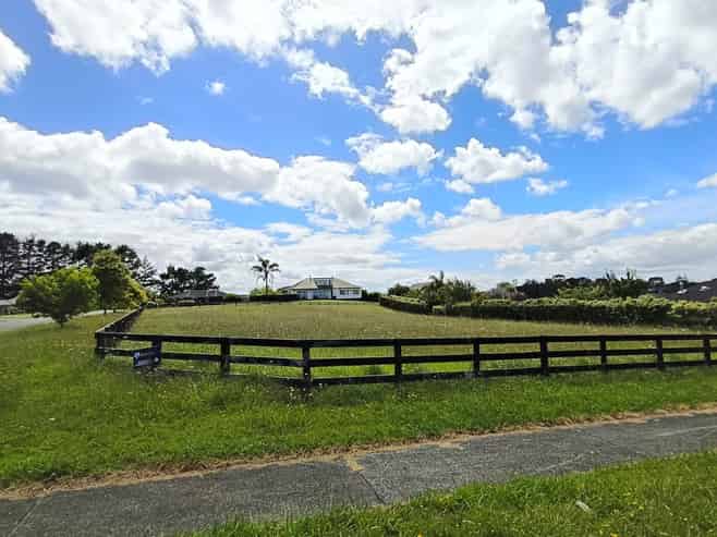 129 McRobbie Road, Kingseat